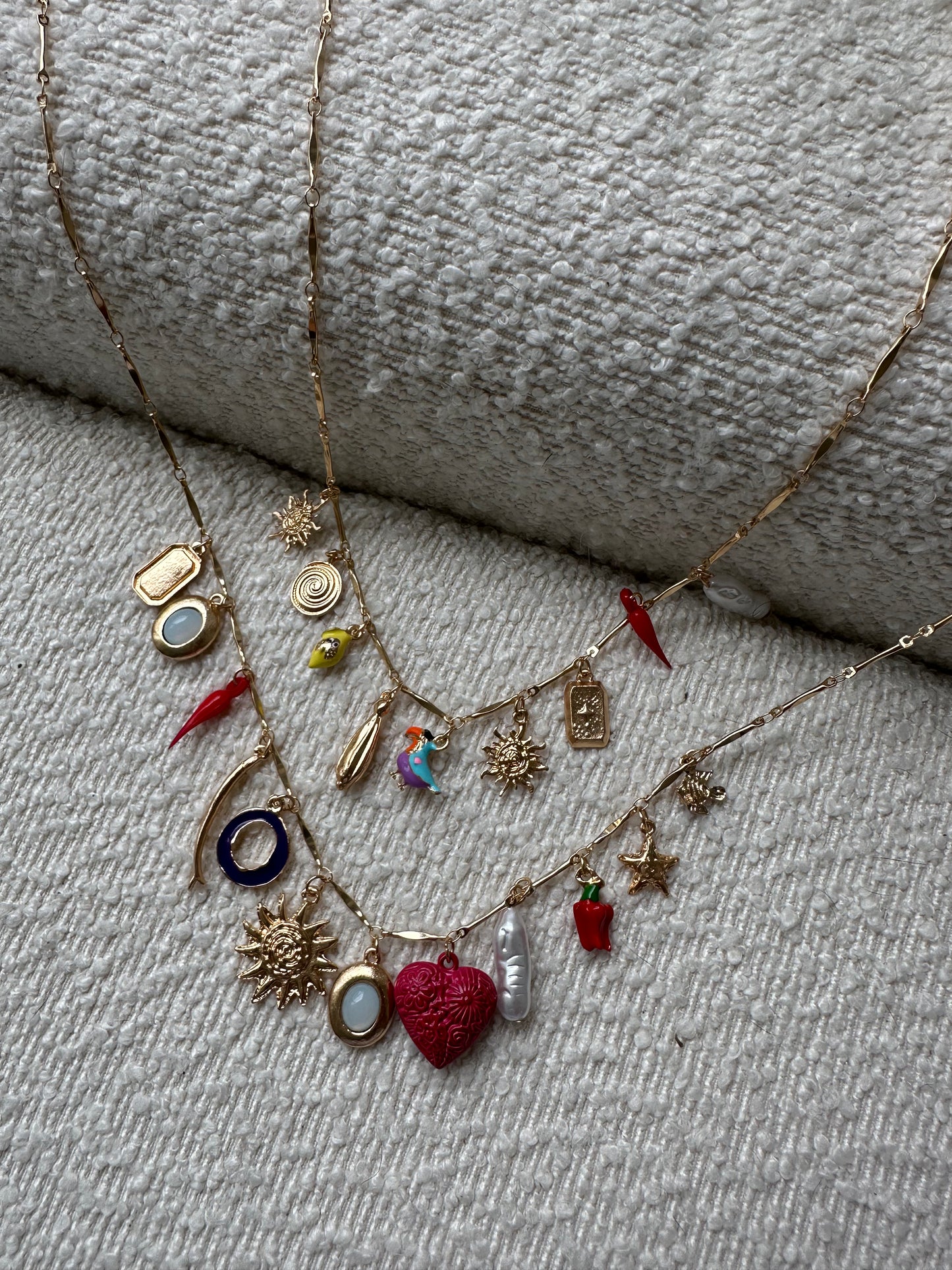 COLLIER À CHARMS -NARCISSSE
