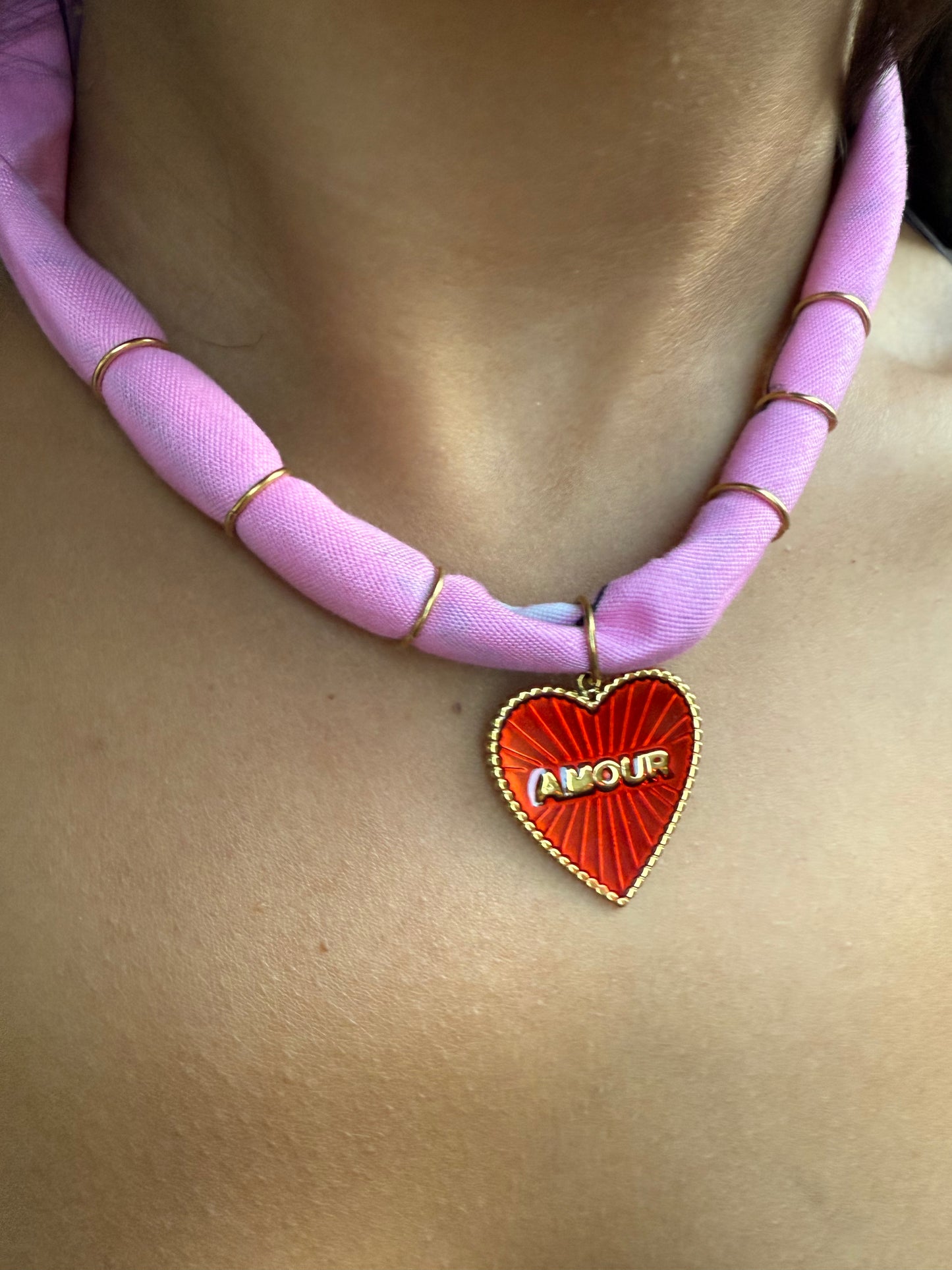 COLLIER BANDANA -LOVA