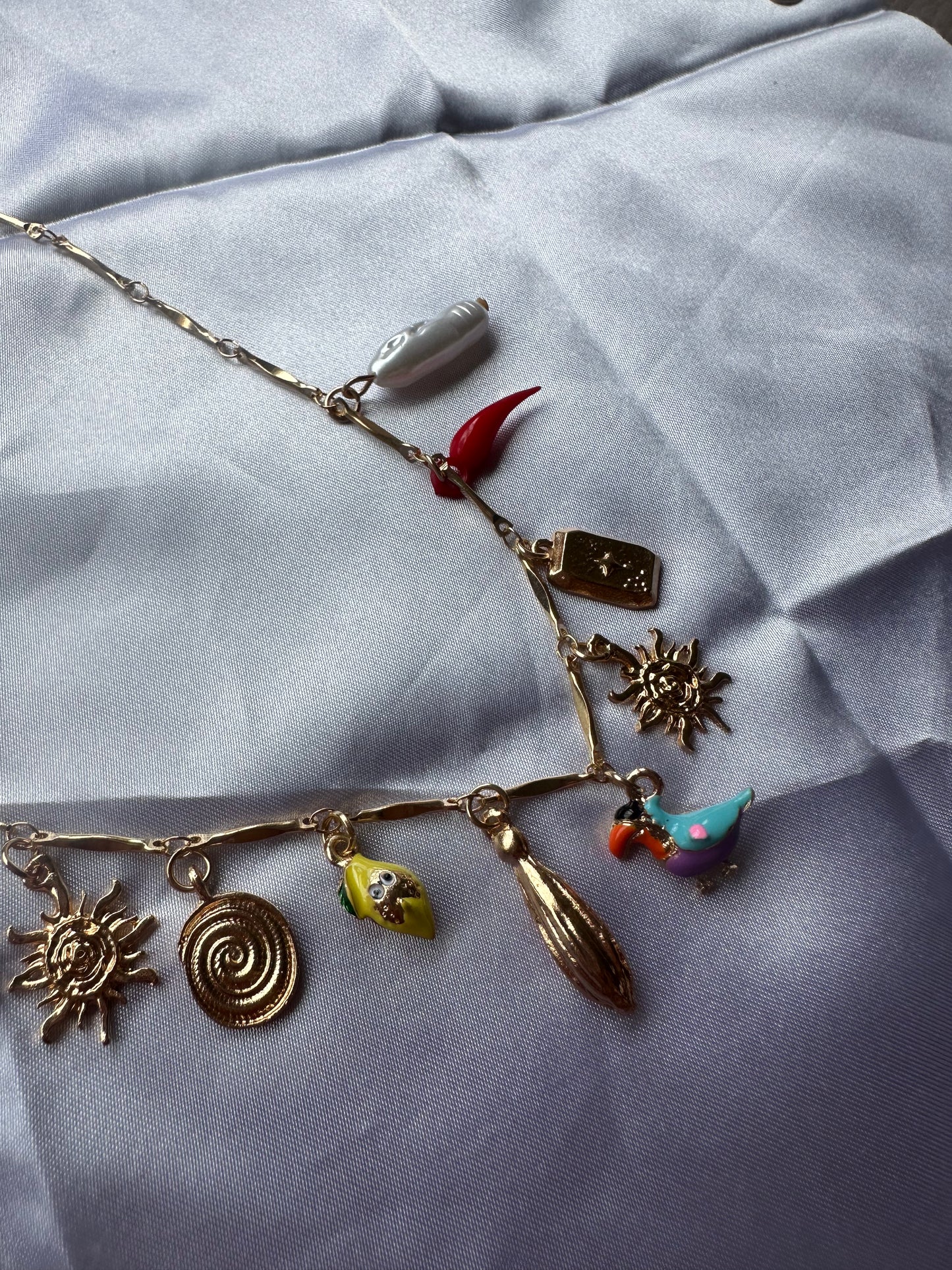 COLLIER À CHARMS -VIOLETTE