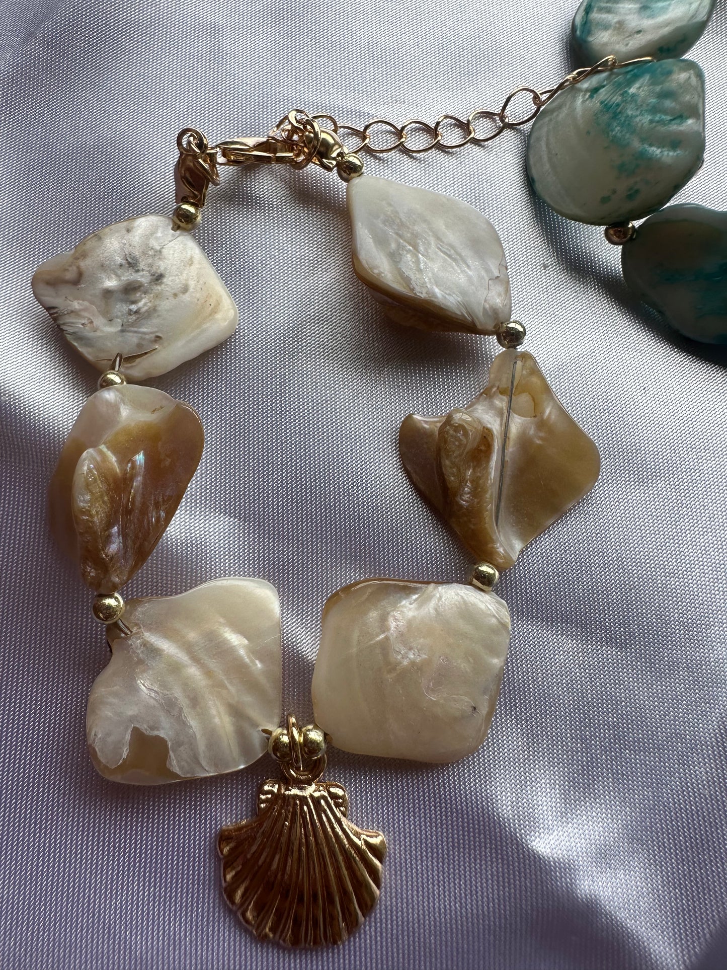 BRACELET PERLE DE COQUILLAGE - CAPUCINE