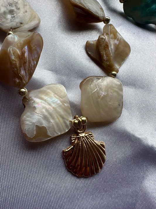 BRACELET PERLE DE COQUILLAGE - CAPUCINE